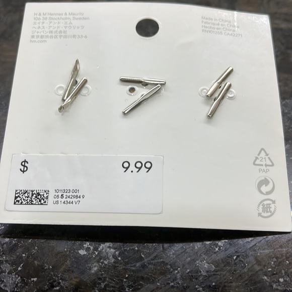 NEW! H&M ring set. - Picture 4 of 4